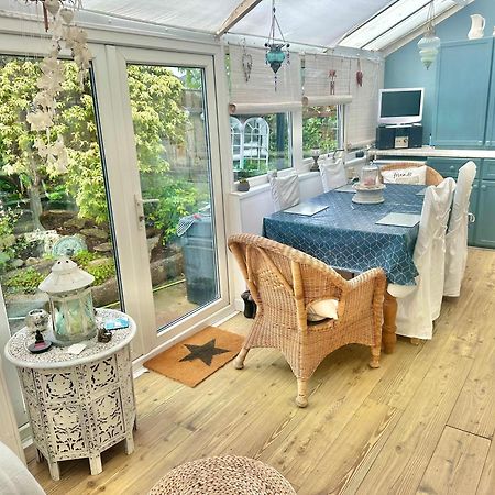 Garden Cottage - 3 Bedroom Close To Town And Beach Борнмут Экстерьер фото