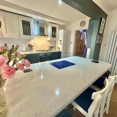 Garden Cottage - 3 Bedroom Close To Town And Beach Борнмут Экстерьер фото