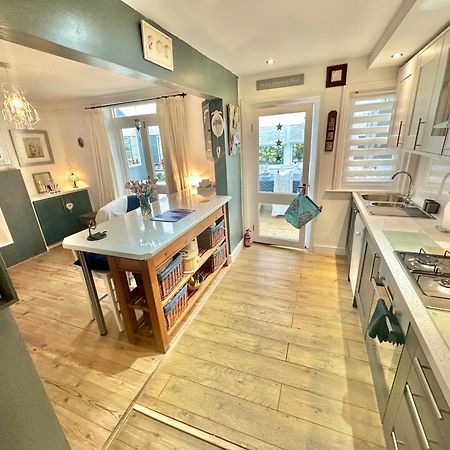 Garden Cottage - 3 Bedroom Close To Town And Beach Борнмут Экстерьер фото