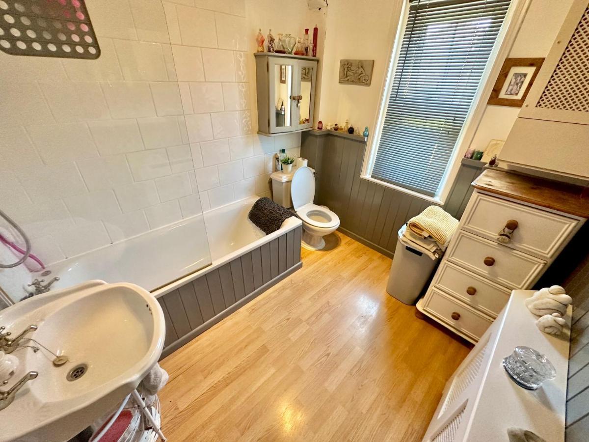 Garden Cottage - 3 Bedroom Close To Town And Beach Борнмут Экстерьер фото