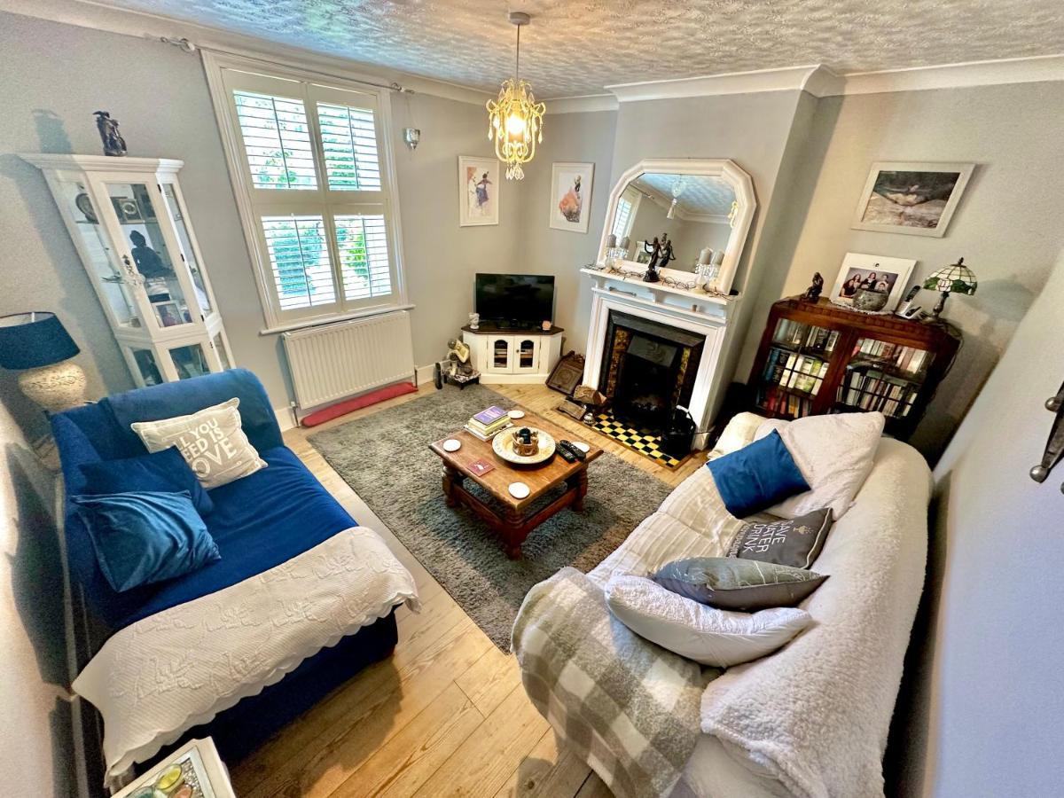 Garden Cottage - 3 Bedroom Close To Town And Beach Борнмут Экстерьер фото