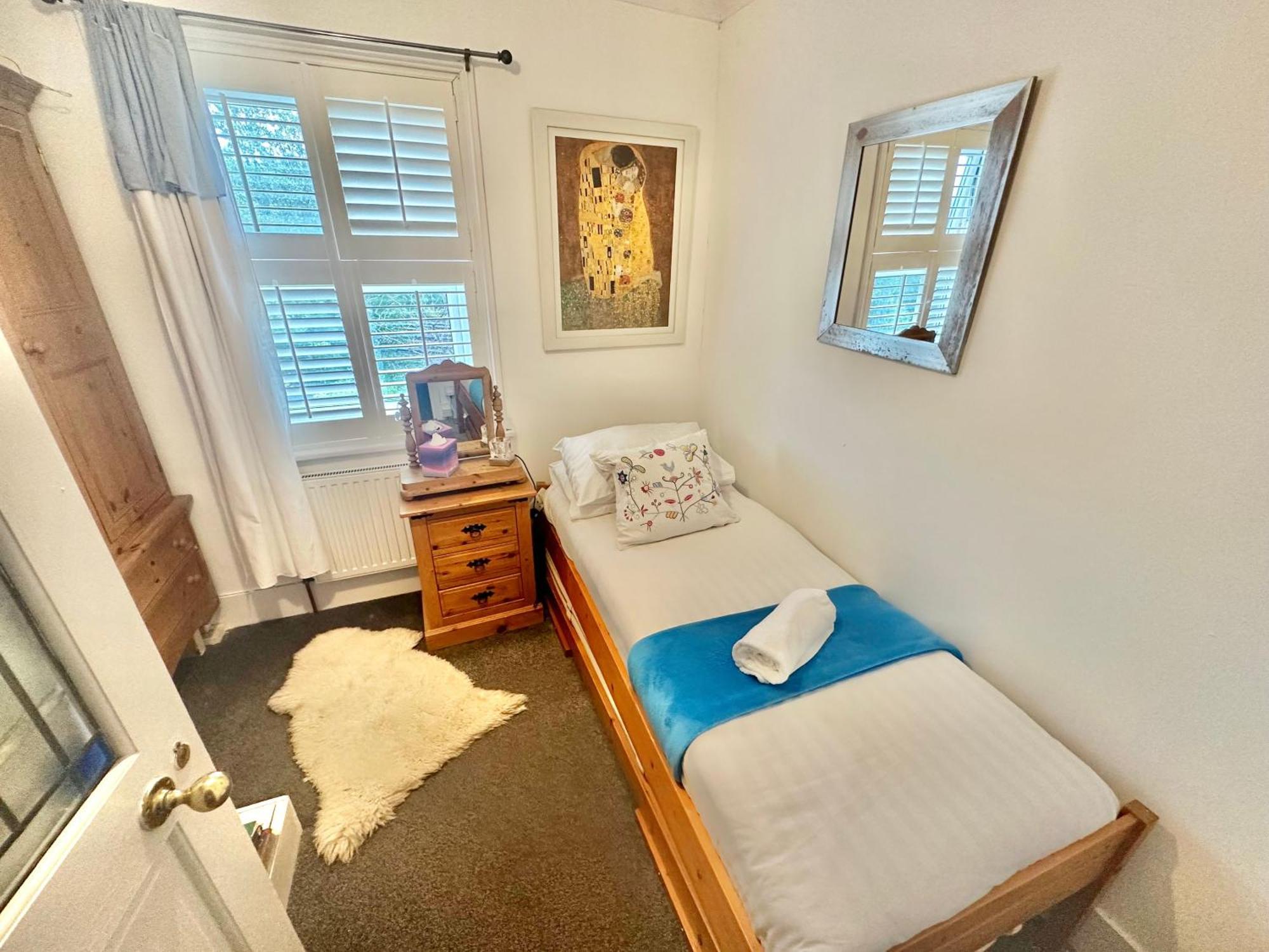 Garden Cottage - 3 Bedroom Close To Town And Beach Борнмут Экстерьер фото