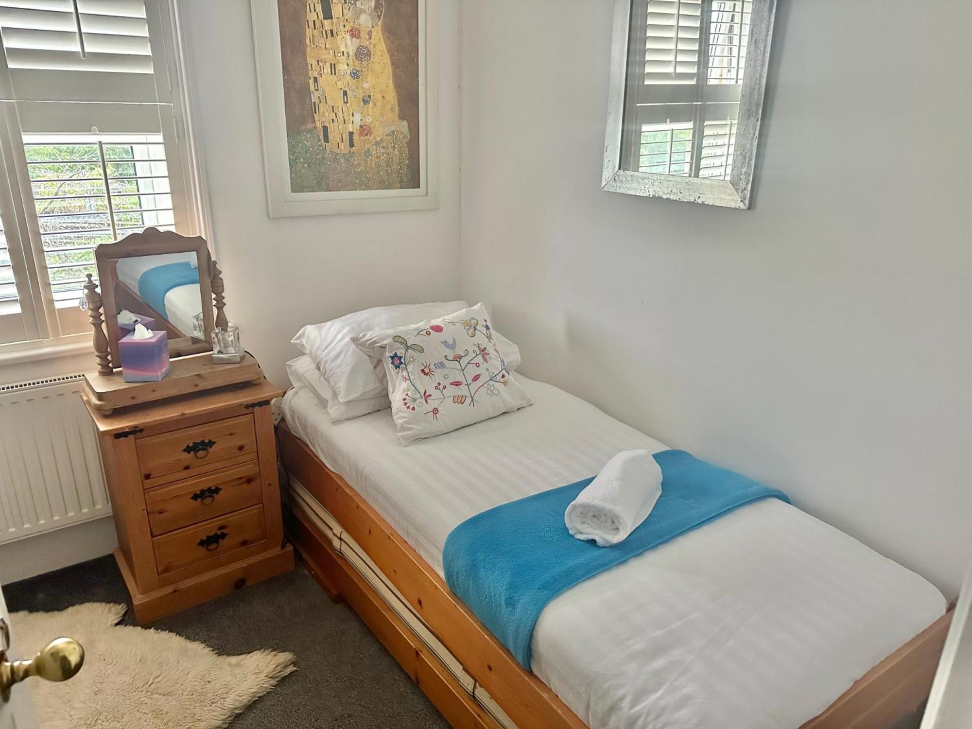 Garden Cottage - 3 Bedroom Close To Town And Beach Борнмут Экстерьер фото